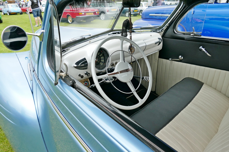 1940 Plymouth de luxe Coupe interior