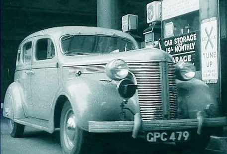 1937_De_Soto_S3_Four-door_Touring_Sedan